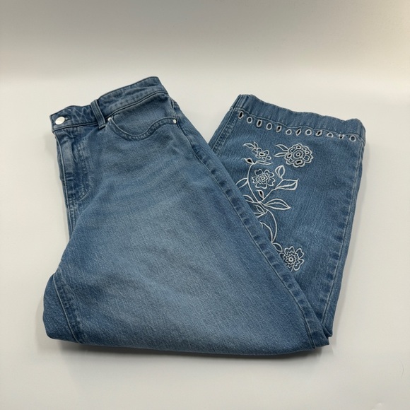 Talbots Denim - Talbots Wide Leg Crop Jeans | Embroidered Floral Eyelet | Medium Wash | Size 10